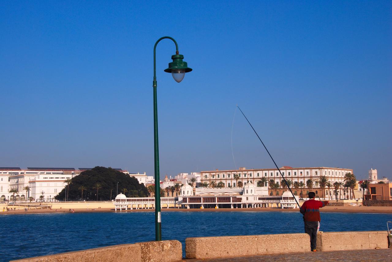 Apartamentos La Caleta De Cadiz Luaran gambar